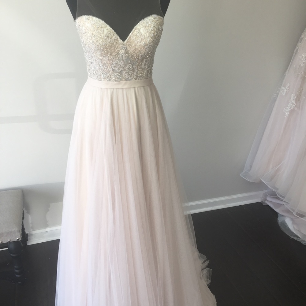Beautiful unworn Martina Liana wedding dress